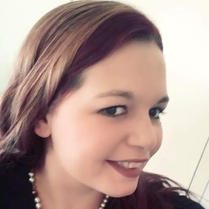 Meet your Posher, Caitlin